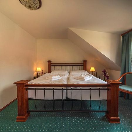 Zamecky Hotel Metternich Velka Hledsebe Eksteriør billede