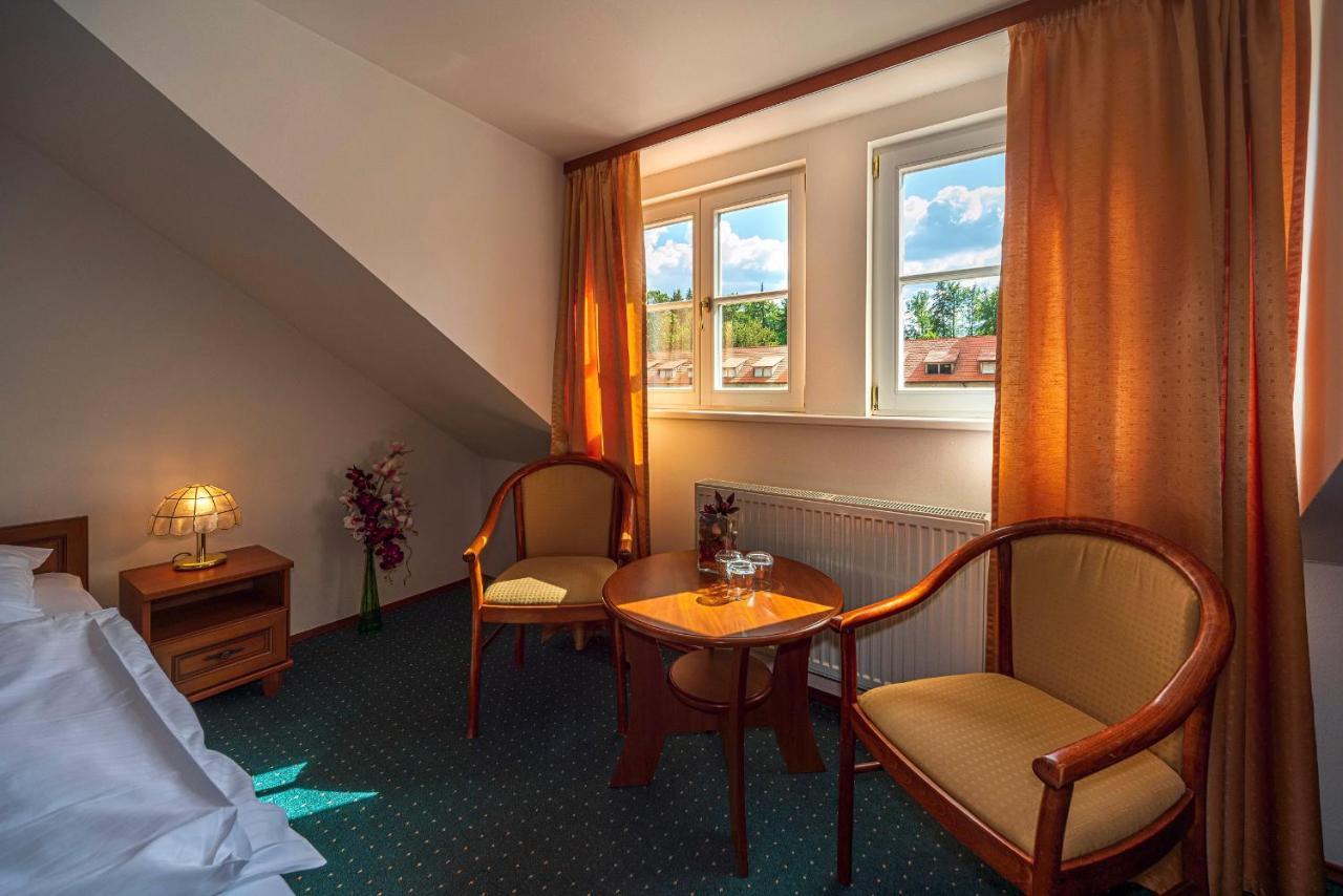 Zamecky Hotel Metternich Velka Hledsebe Eksteriør billede